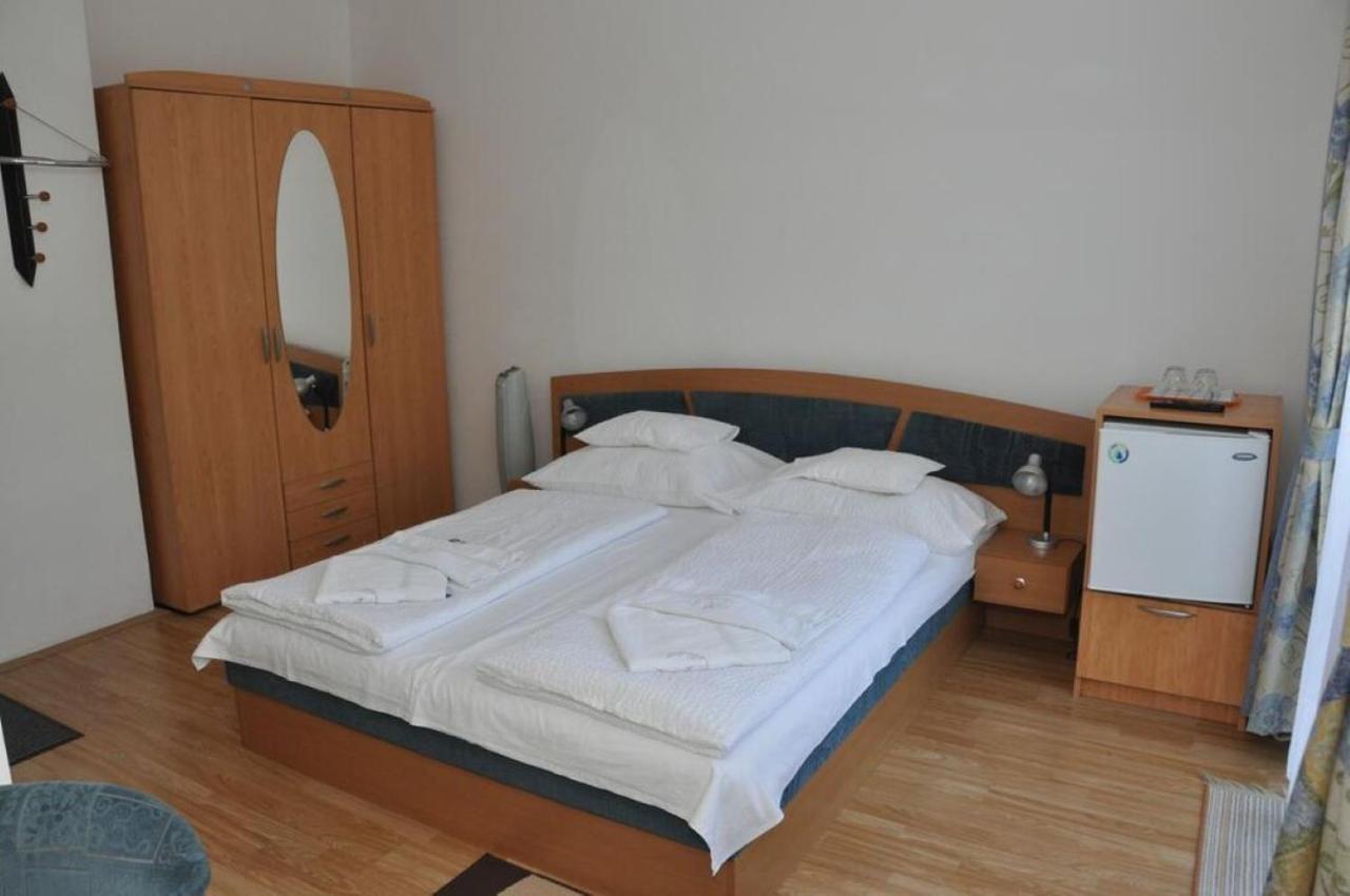 Silent Apartmanhaz Harkány Buitenkant foto