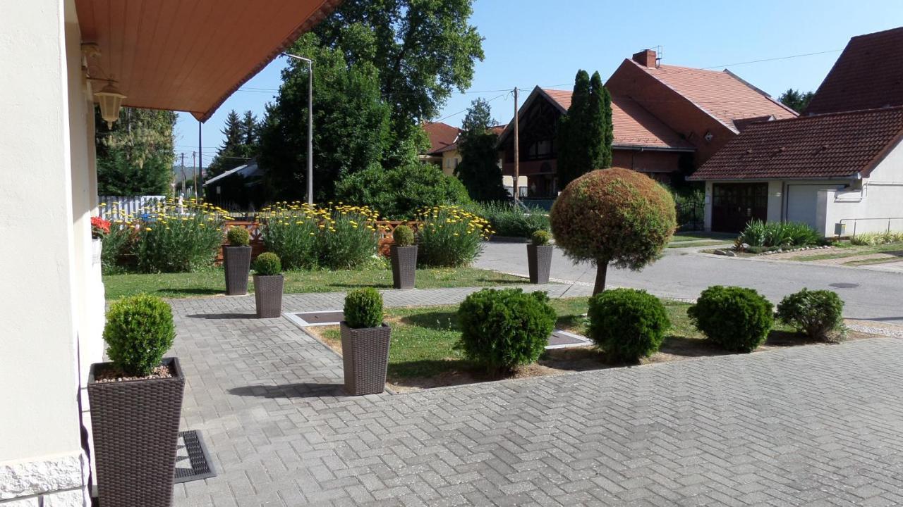 Silent Apartmanhaz Harkány Buitenkant foto